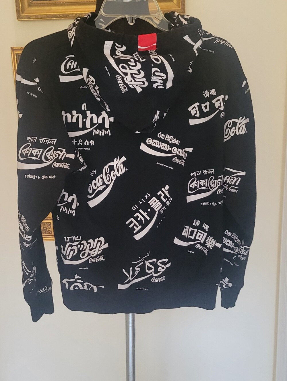 Coca Cola World Languages Hooded Tea/Size Small/Black Coth-poly w hood & pockets